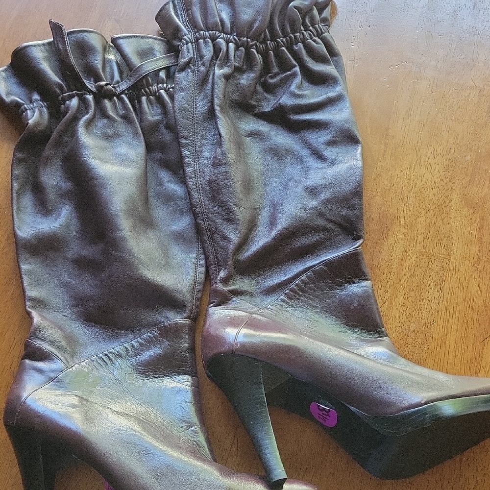 Elegant Black Leather Women's Boots